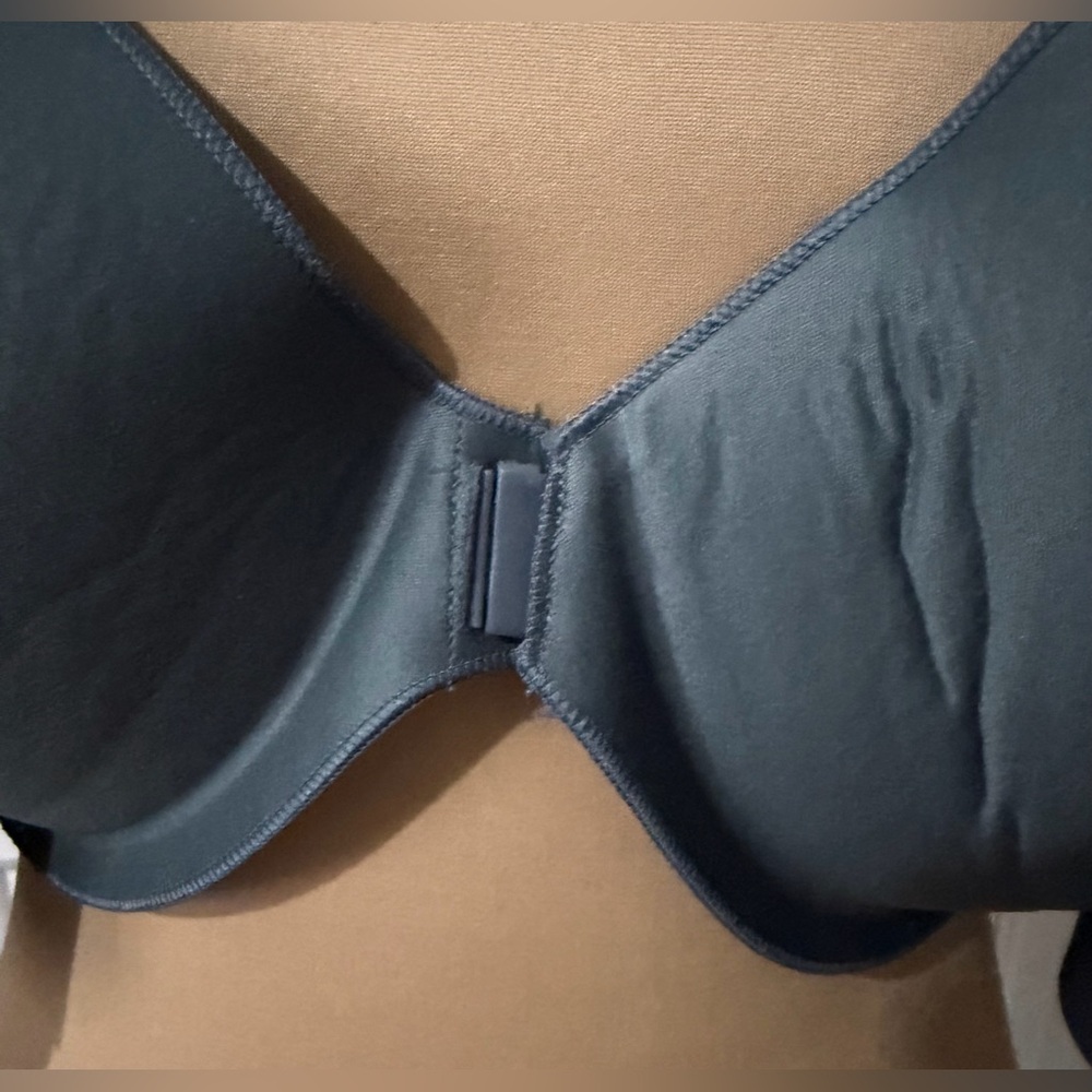VSX Front-Close Sports Bra w/free laundry bag for delicates garments - Picture 3 of 6